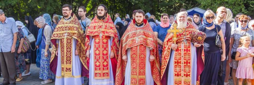 Священник Михаил Липунцов принял участие в Божественной литургии в монастырском скиту